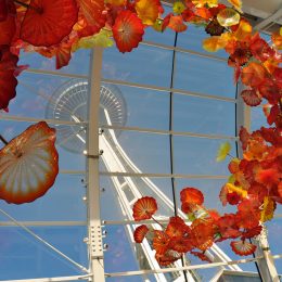 Chihuly Gardens and Glass mit Blick auf Space Needle
